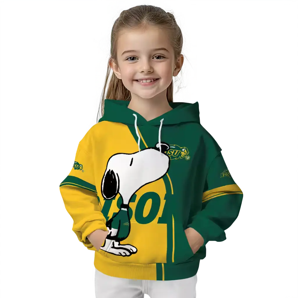 north dakota state bison playful snoopy green hoodie top rated north dakota state bison playful snoopy green hoodie top rated